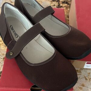 STRETCHIES- slip on shoes